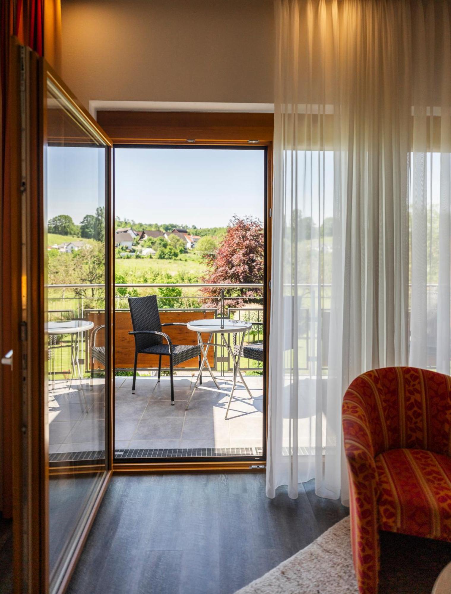 Hotel-Gasthof Rose Oberkirch  Eksteriør billede